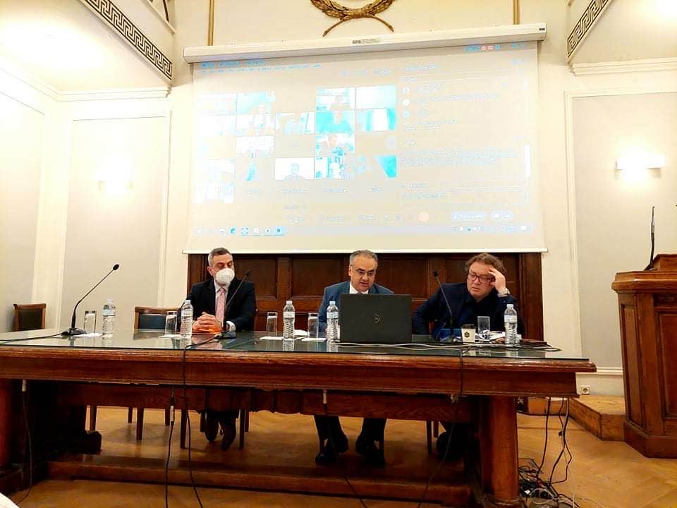 Οι δικηγόροι “σφυροκοπούν” τη ρήτρα αναπροσαρμογής του ρεύματος