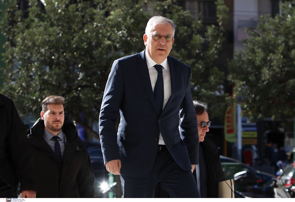 Αγωγή 200.000 ευρώ από τον γιο του Τάκη Θεοδωρικάκου κατά του απόστρατου αστυνομικού