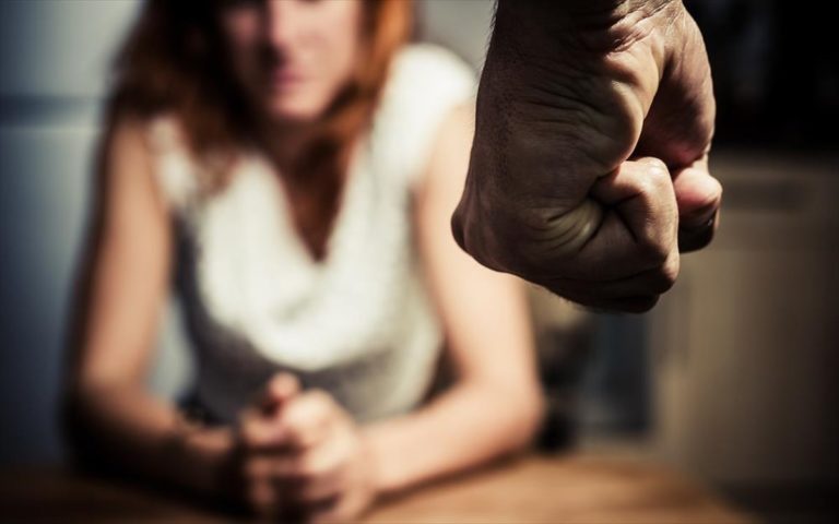 Σύλληψη πασίγνωστου ποινικολόγου: Δικογραφία για ενδοοικογενειακή βία