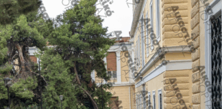 Διαδηλωτές απέναντι στα ΜΑΤ μέσα στην Ευελπίδων Ευελπίδων