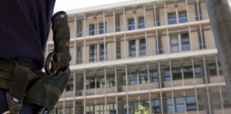 Δίκη για τη δολοφονία του Άλκη Καμπανού – Επεισόδια στα δικαστήρια Καμπανού