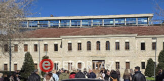 Απολογείται αυτή την ώρα ο ιδιοκτήτης της Βιολάντα – Συγκέντρωση συμπαράστασης εργαζομένων Βιολάντα