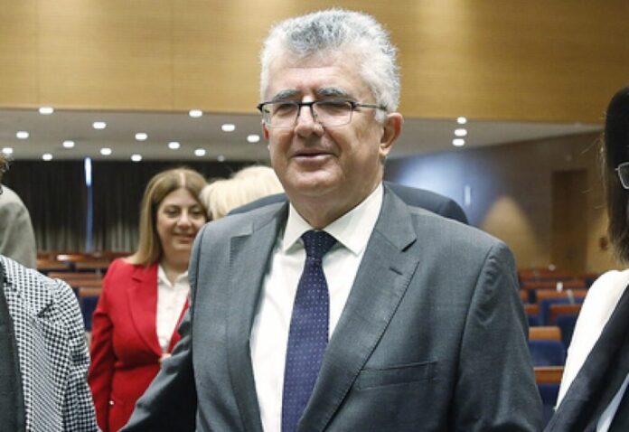 Μπακέλας