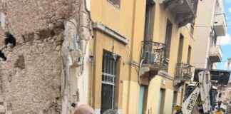 Έκρηξη στην Πλάκα: Διεκόπησαν οι έρευνες της ΔΑΕΕ λόγω κινδύνου κατάρρευσης διπλανών κτιρίων – Το αίτημα σε Δήμο Αθηναίων και υπουργείο Πολιτισμού και το «μπέρδεμα» Πλάκα, έκρηξη