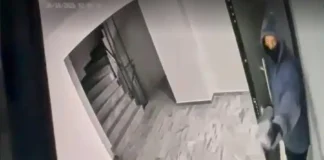 Γλυφάδα: Ταυτοποιήθηκε και αναζητείται 46χρονος αξιωματικός του Πολεμικού Ναυτικού για εμπρηστικές επιθέσεις σε τρεις πρώην συντρόφους του – Το βίντεο-ντοκουμέντο Συνελήφθη 46χρονος αξιωματικός του Π. Ν. για εμπρηστικές επιθέσεις σε δύο πρώην συντρόφους