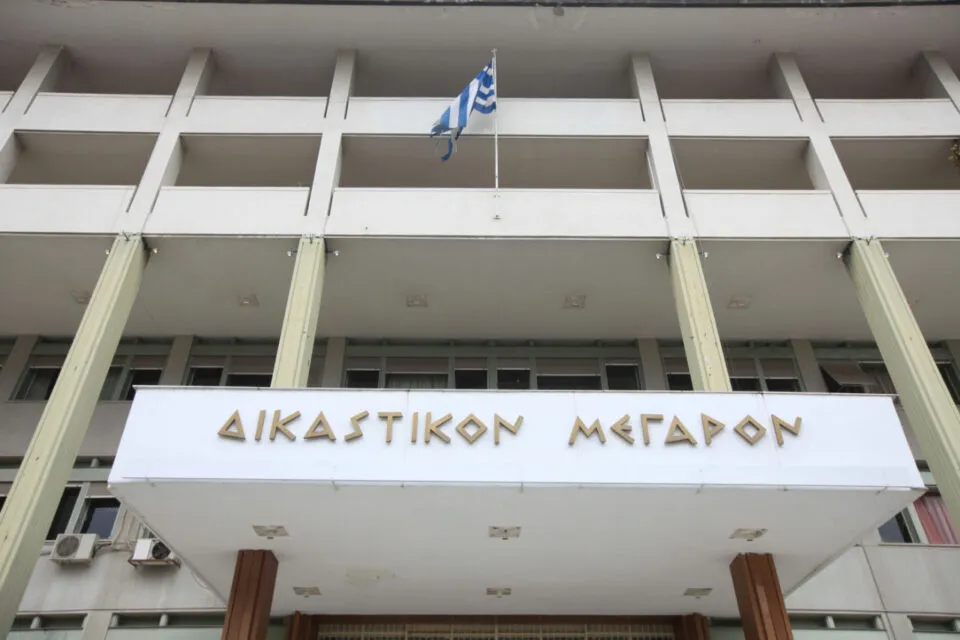 Λάρισα: Νέα αναβολή στη δίκη του 68χρονου ιερέα για την καταγγελία της πρώην συντρόφου του – Η νοσηλεία σε ιδιωτική κλινική