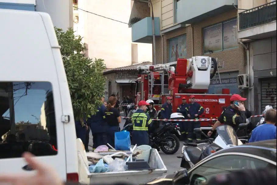 Έκρηξη σε κτήριο στην Ακαδημία Πλάτωνος – Δύο αστυνομικοί και δύο πολίτες τραυματίες, στο σημείο η Αντιτρομοκρατική