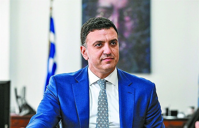 Βασίλης Κικίλιας: Αποποιείται των ευθυνών, ενώ σκιά σκανδάλου καλύπτει το Λιμενικό – 11 εκατ. ευρώ για πλωτές διακομιδές στο “πιάτο” των ιδιωτών
